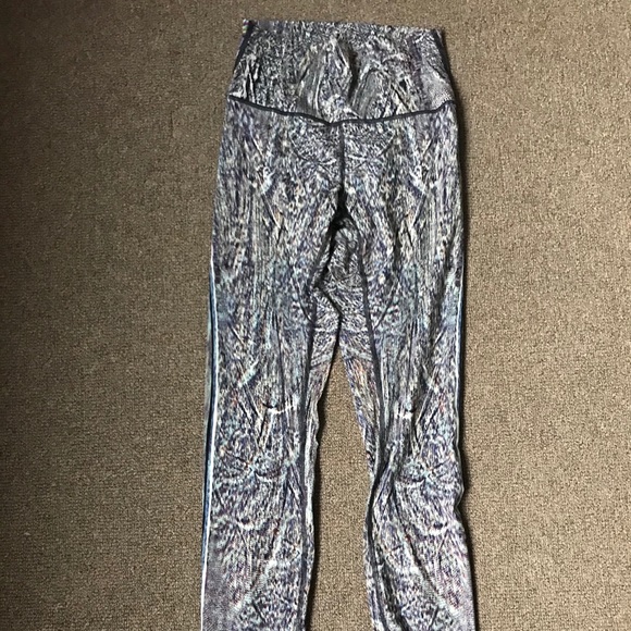 Never used lulu lemon leggings - Picture 2 of 3